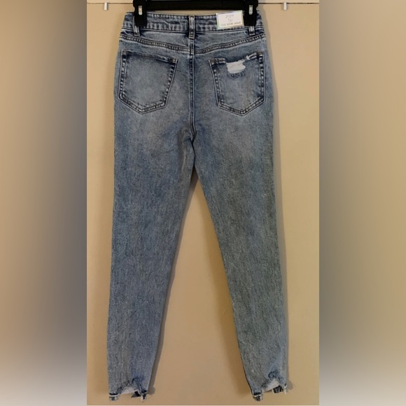 Tinseltown Hi-Rise The Mom Jean Juniors’ Size 5/27 Power Wash. - Picture 2 of 5